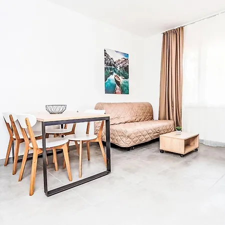 Medena-2 By Interhome トロギール